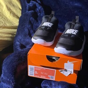 Nike Kids Flex Runner Black and White Sneakers